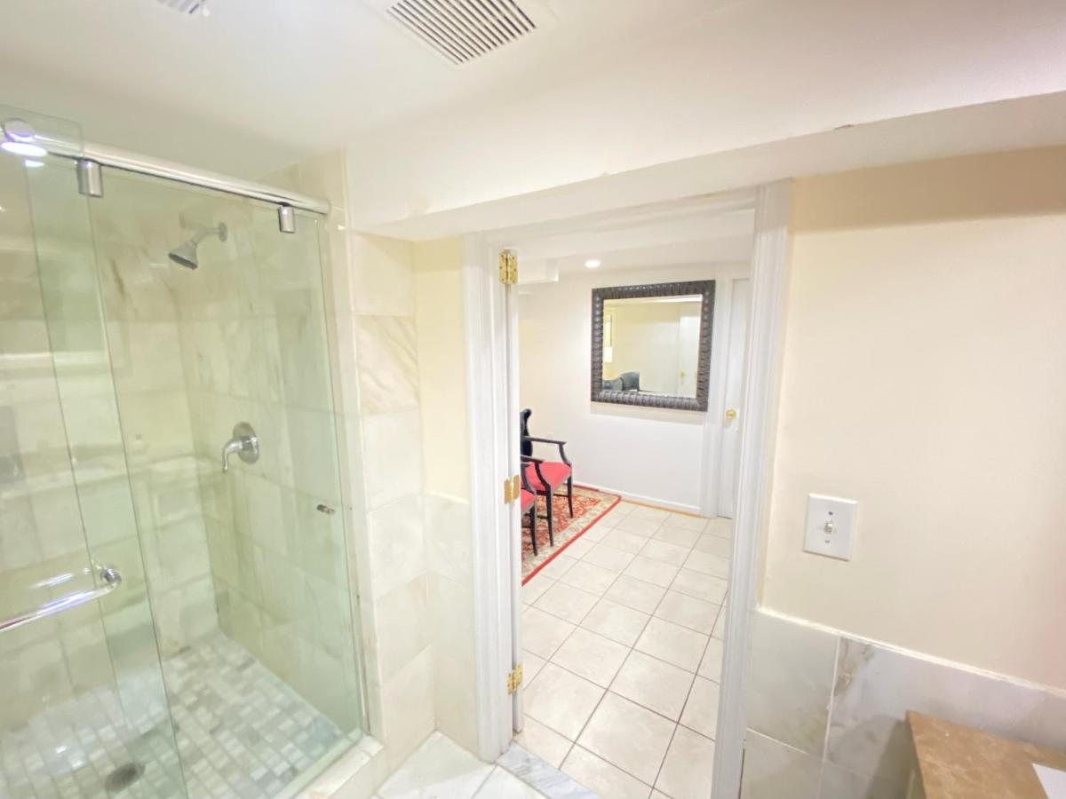 Comfy Basement Home 2 Bdrm1Den 3Queen Beds Washington Exterior photo