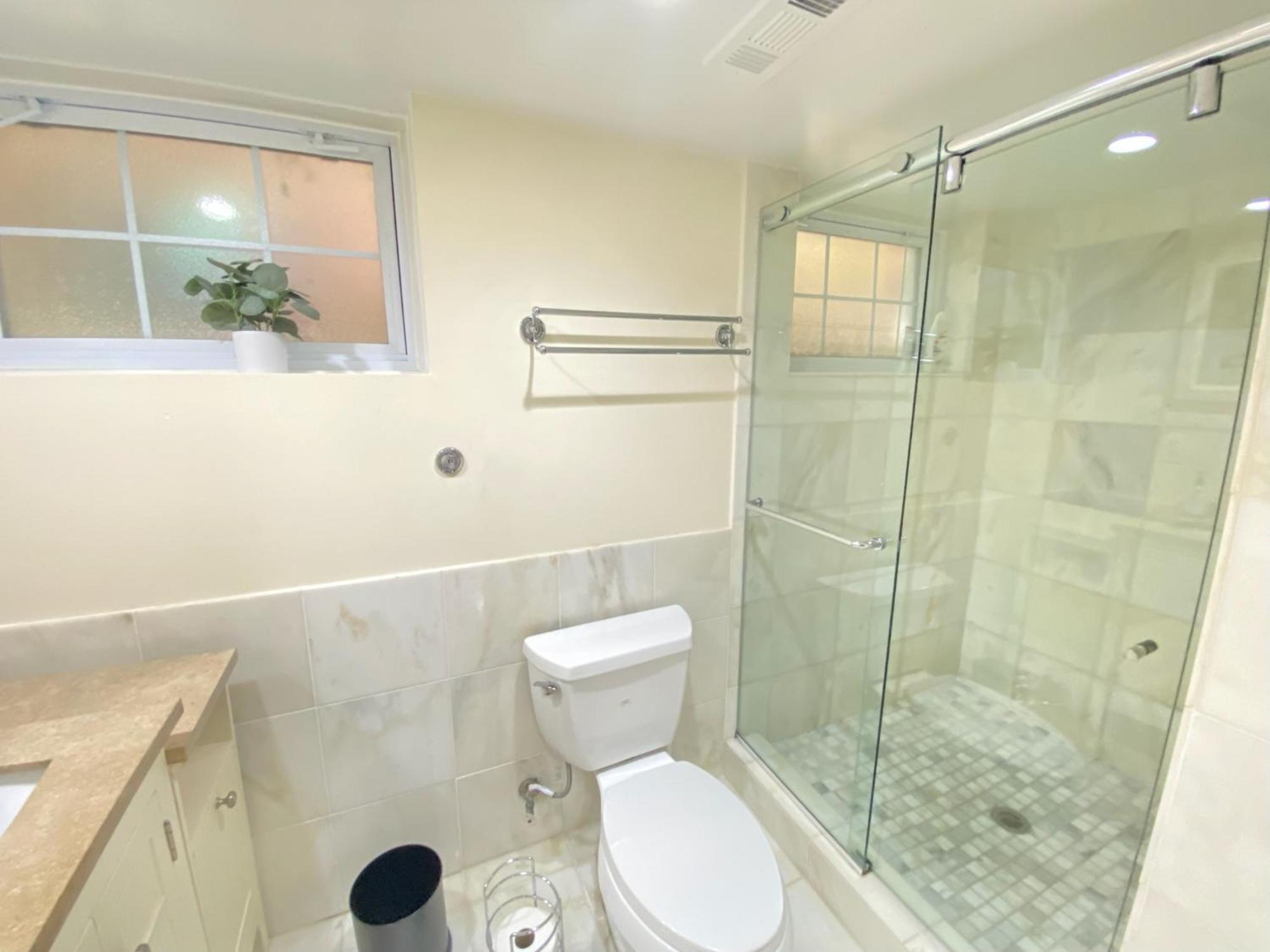 Comfy Basement Home 2 Bdrm1Den 3Queen Beds Washington Exterior photo